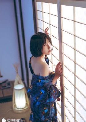 解开王霞的乳罩
