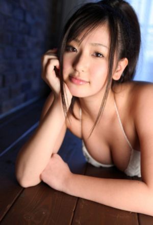 谁和她睡了