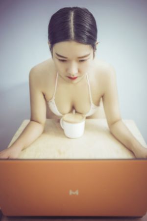 色欲城市之绝色网吧